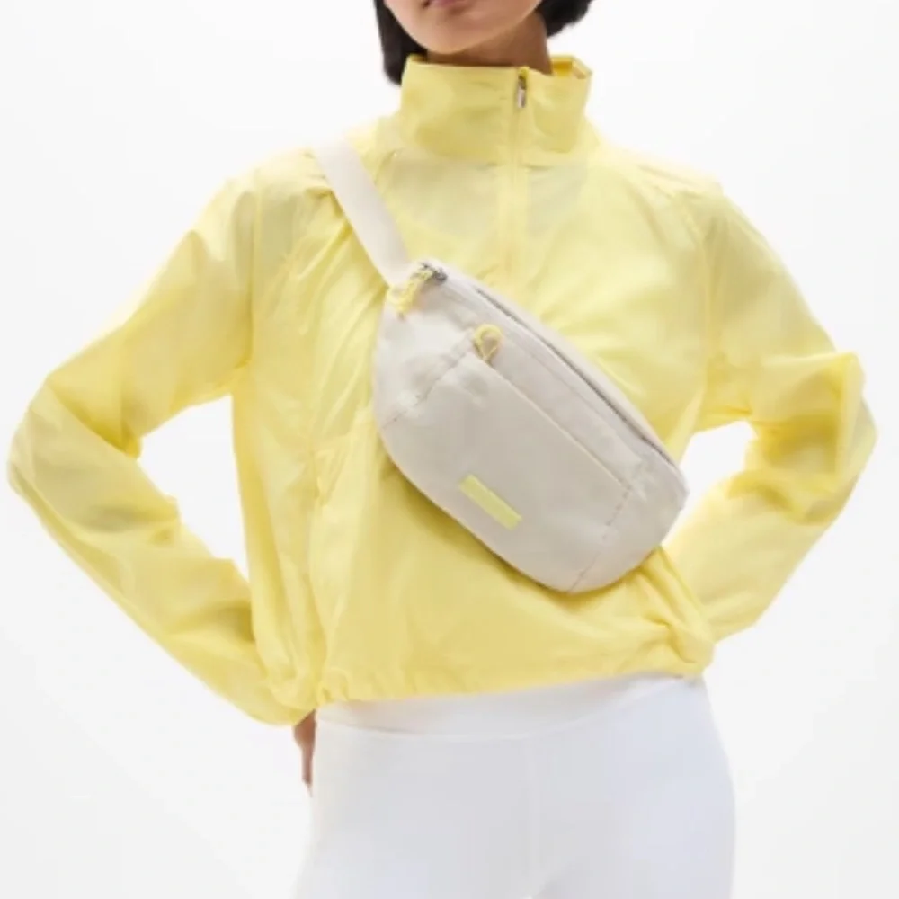 NWOT Athleta Cream/Yellow Large Crest Fanny Pack - Picture 1 of 4